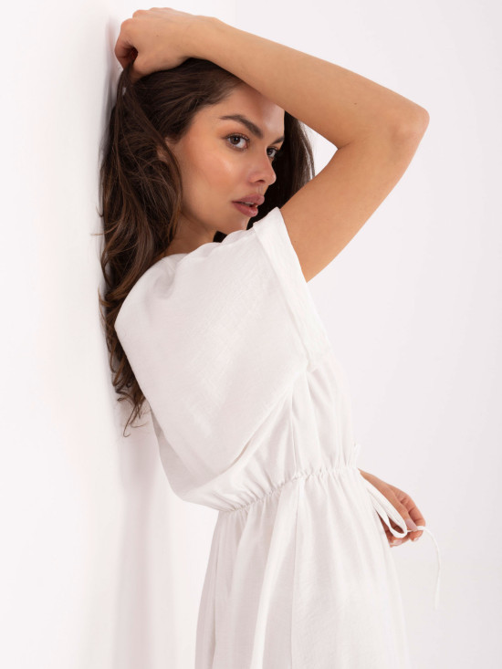 Bílé rozšířené šaty s krátkým rukávem