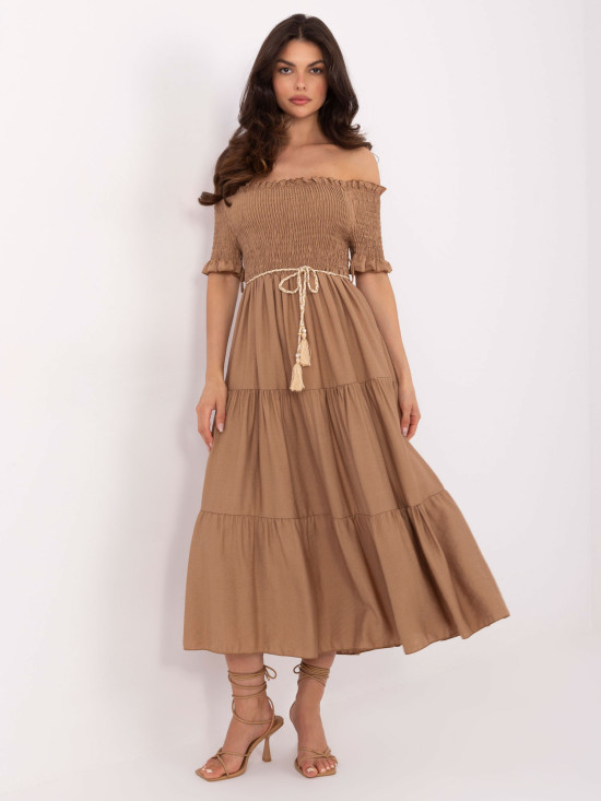 Camel hnědé letní šaty s off-shoulder střihem