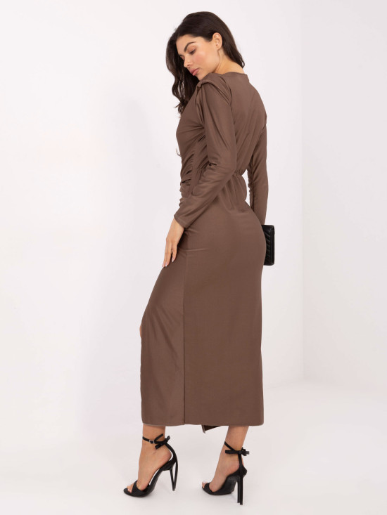 Elegantní tmavě béžové maxi šaty s dlouhým rukávem a překládaným výstřihem