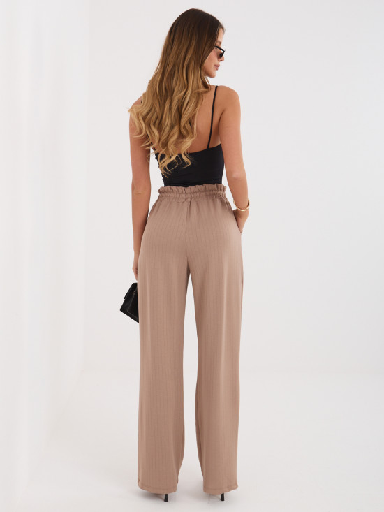 Béžové kalhoty s proužky a vysokým pasem