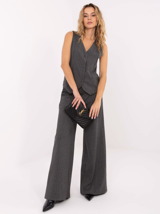 Elegantní šedá dámská vesta s proužky