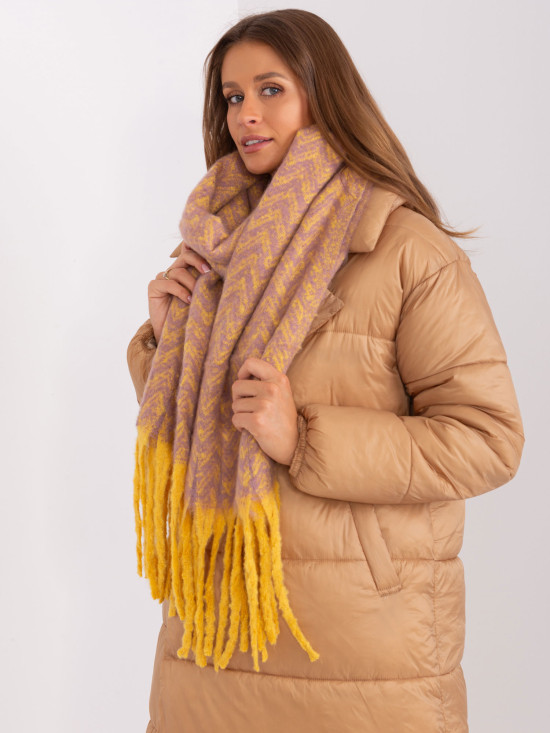 Zimní šála v geometrickém vzoru