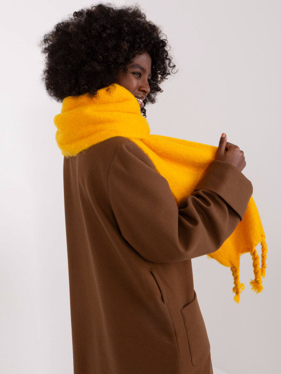 Elegantní žlutá šála