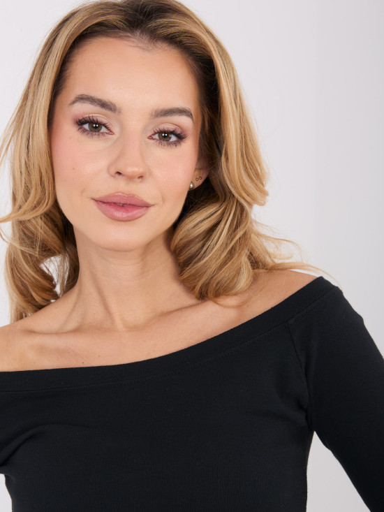 Černá bavlněná halenka s odhalenými rameny