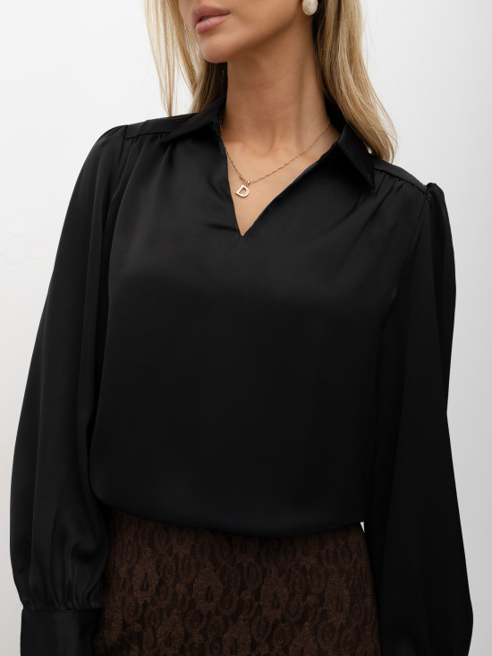 Elegantní černá halenka s V výstřihem a nabíranými rukávy