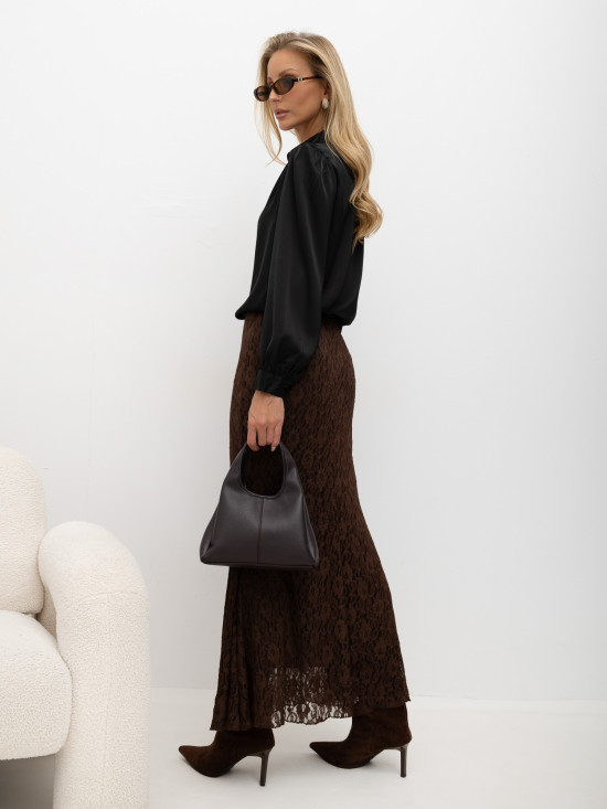 Elegantní černá halenka s V výstřihem a nabíranými rukávy