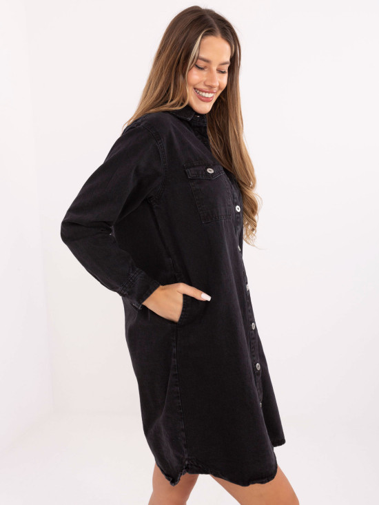 Jednoduché černé šaty s dlouhým rukávem