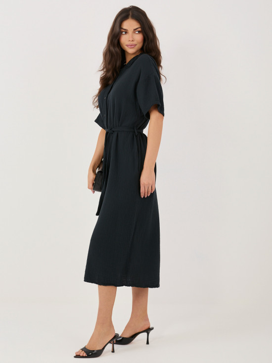 Černé rozšířené midi šaty s páskem a kapsami