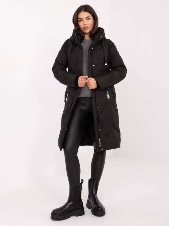 Dlouhý černý prošívaný kabát s kapucí