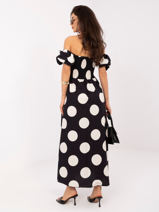 Černé maxi šaty s puntíky a odhalenými rameny
