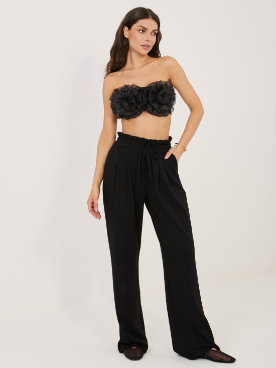 Černé kalhoty s proužky a vysokým pasem