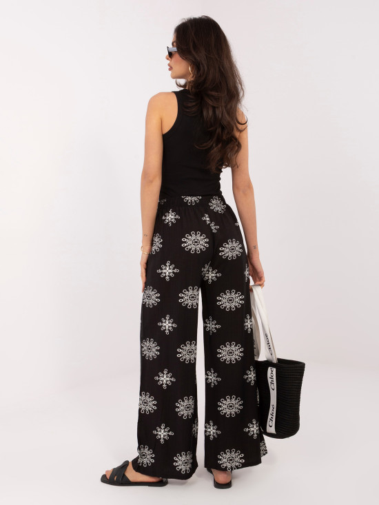 Černé palazzo kalhoty s páskem a potiskem