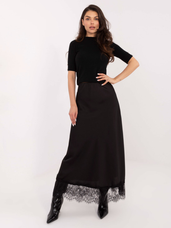 Černý elegantní pulovr s polorolákem a knoflíky