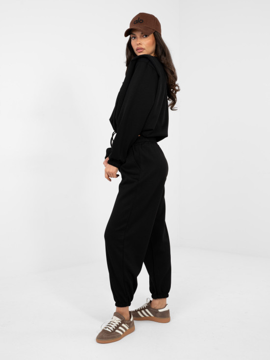 Černý dámský komplet s vázáním a ramenními vycpávkami