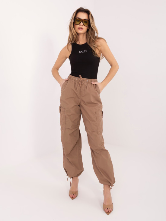 Černý bavlněný top s výšivkou a nápisem