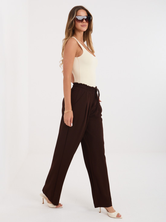 Hnědé kalhoty s proužky