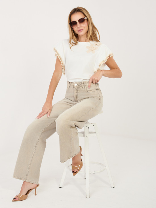 Bílá halenka s aplikací