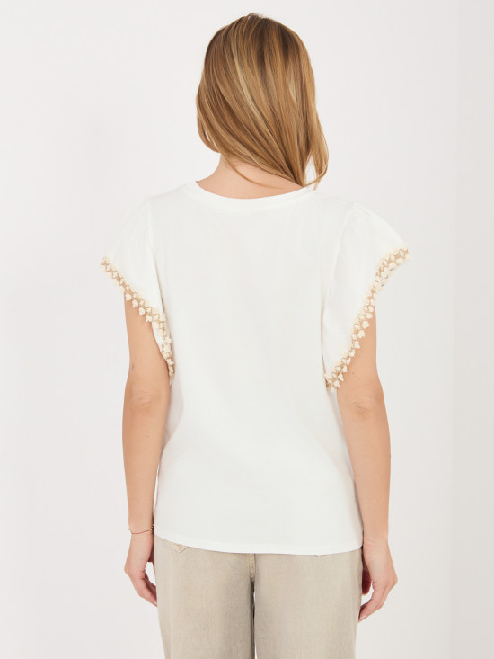 Bílá halenka s aplikací