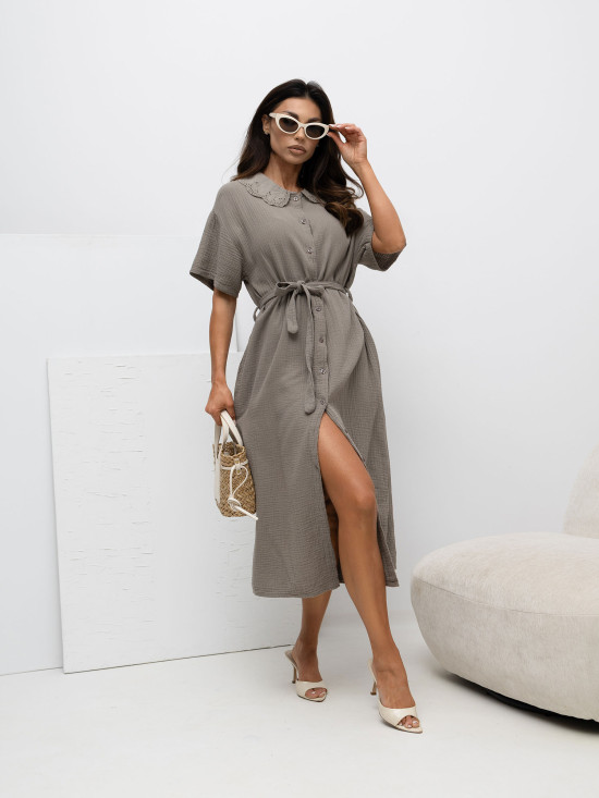 Tmavě béžové rozšířené midi šaty s páskem a kapsami