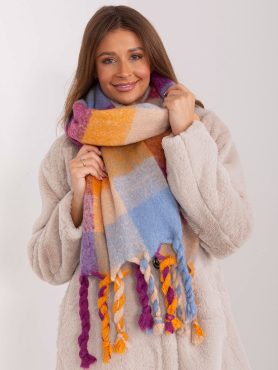 Fialová šála s třásněmi