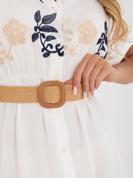 Bílo-tmavě modré košilové midi šaty s výšivkou a páskem