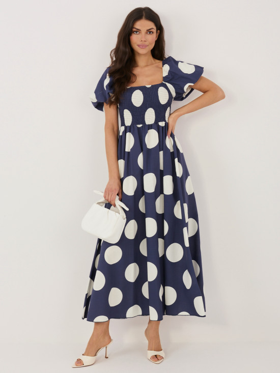 Maxi šaty s puntíky a odhalenými rameny