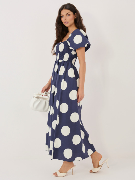 Maxi šaty s puntíky a odhalenými rameny