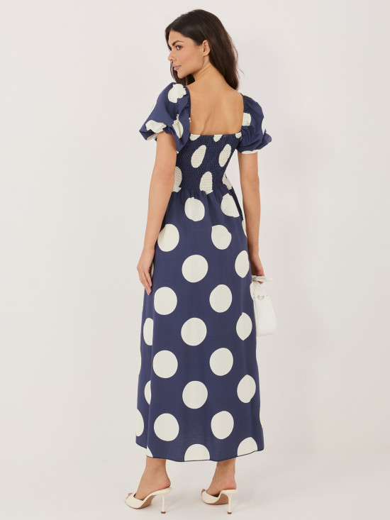 Maxi šaty s puntíky a odhalenými rameny