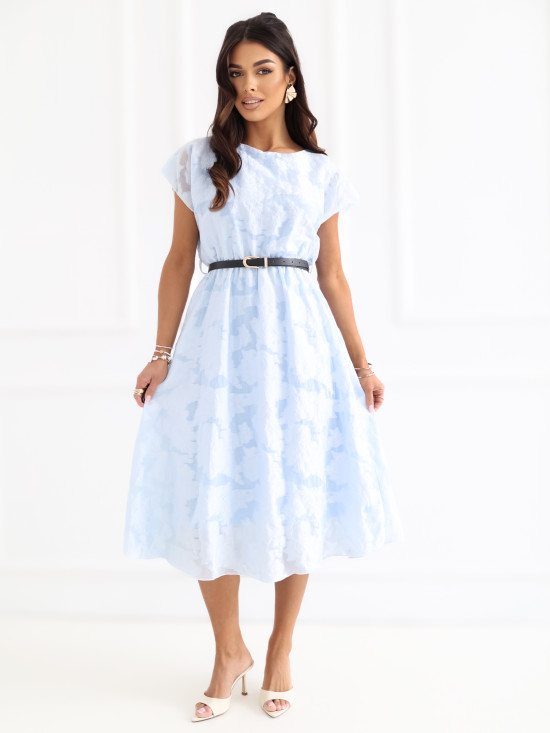 Světle modré rozšířené midi šaty s páskem