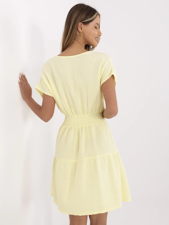 Rozšířená letní šaty v jasně žluté barvě