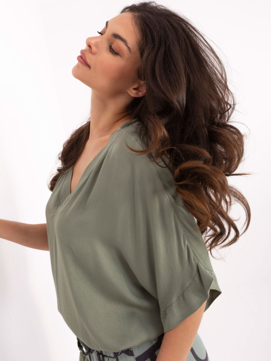 Stylová khaki halenka s 3/4 rukávem