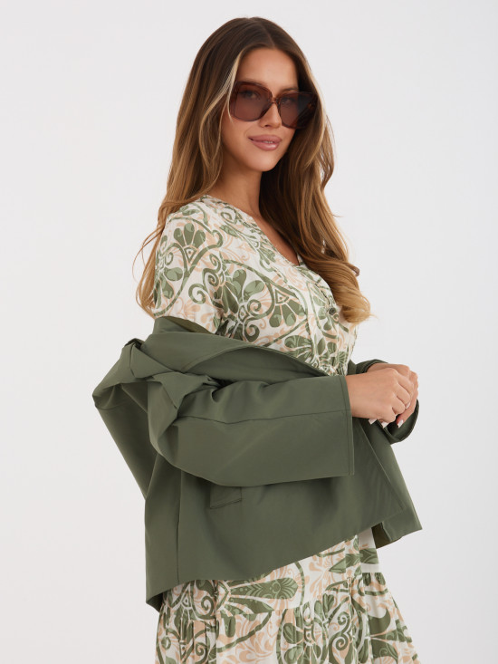 Krátký přechodný kabát v khaki barvě