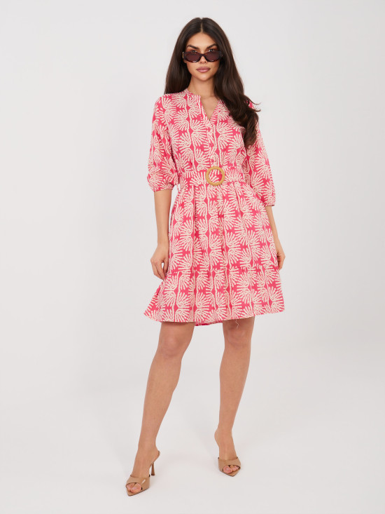 Korálové šaty s páskem a volánem