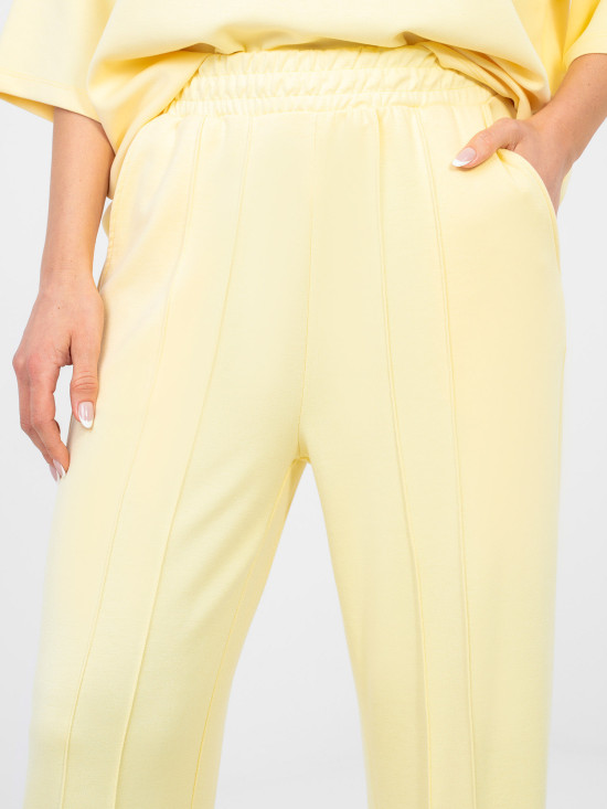 Žluté široké teplákové kalhoty