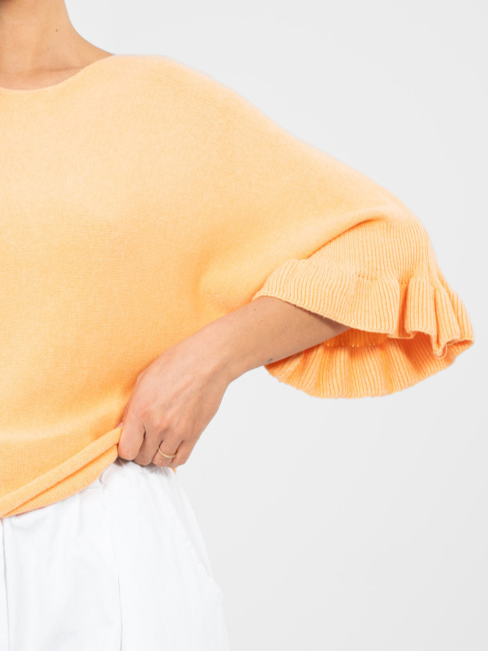 Elegantní oranžový svetr s 3/4 rukávy a volánem