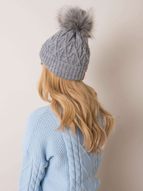 Šedá teplá zimní čepice