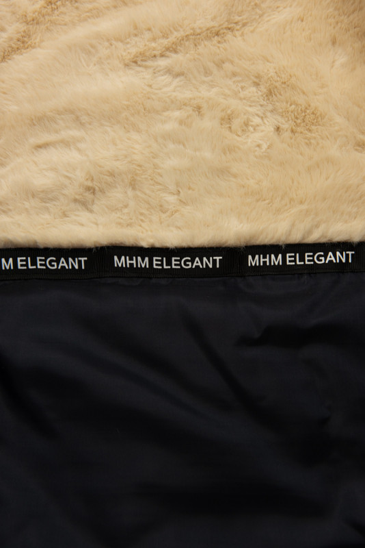 Tmavě modrá parka na zimu s béžovým futrem
