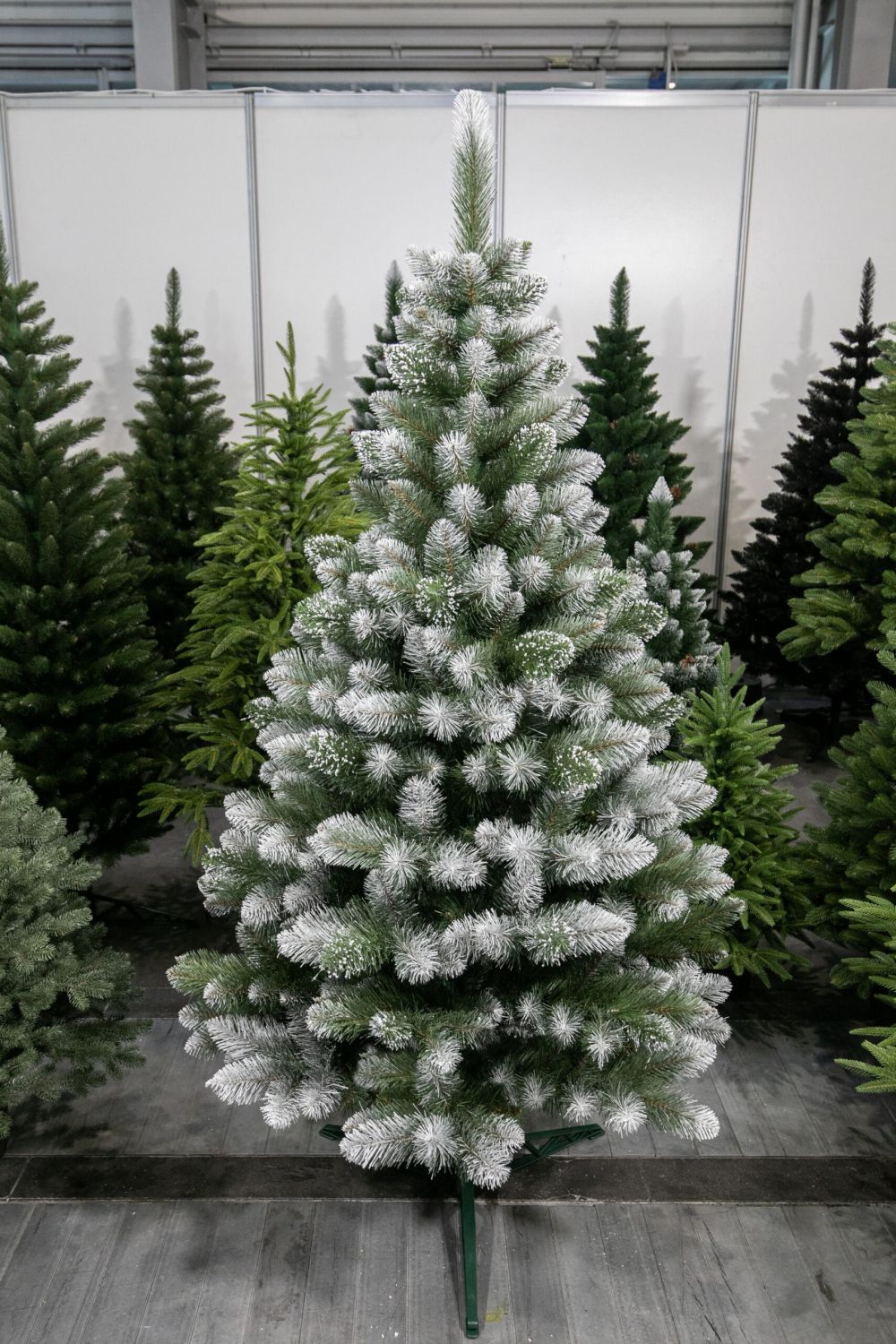 Vánoční zasněžený stromek Borovice JOY 180 cm