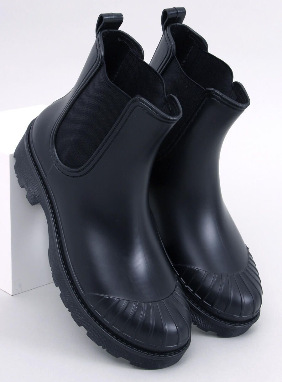 Černé holínky s elastickou manžetou