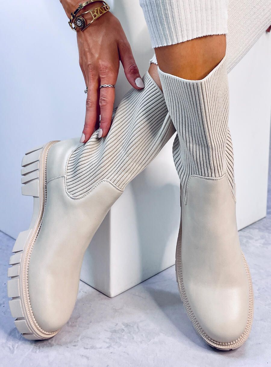 Béžové kotníkové kozačky na platformě