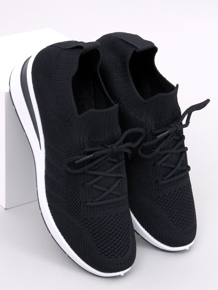 Černé sportovní tenisky z elastické látky