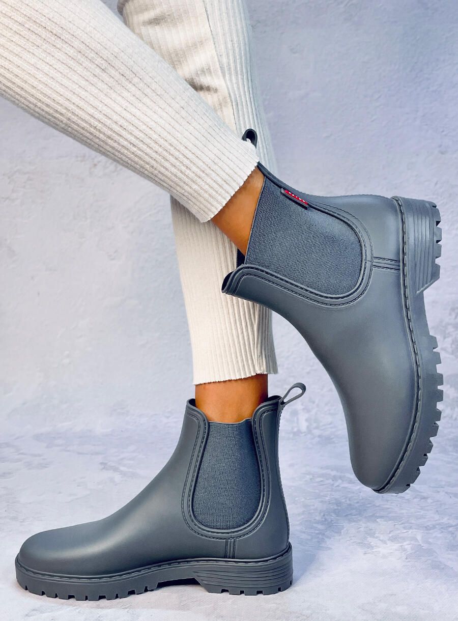 Šedé nízké holínky