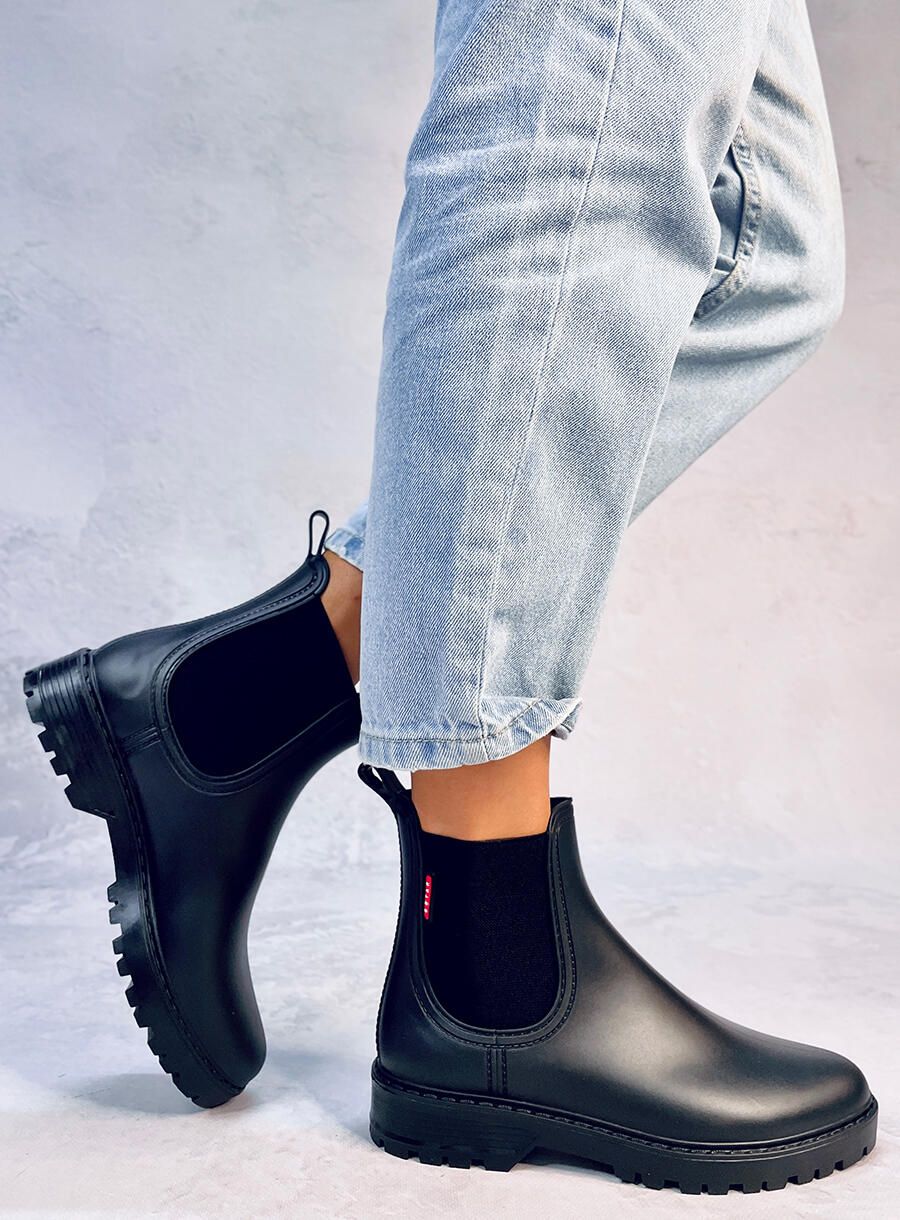 Černé nízké holínky