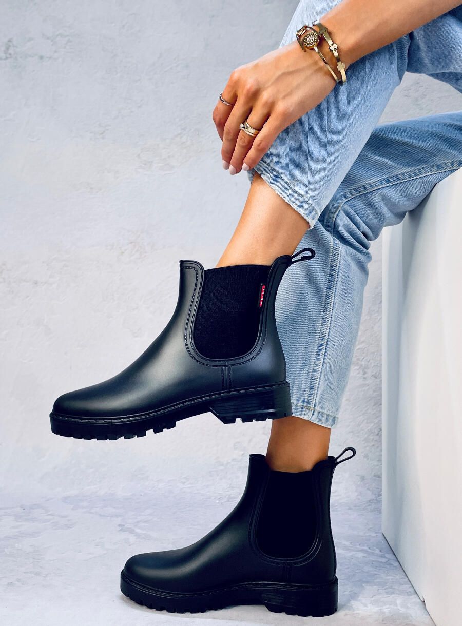 Černé nízké holínky