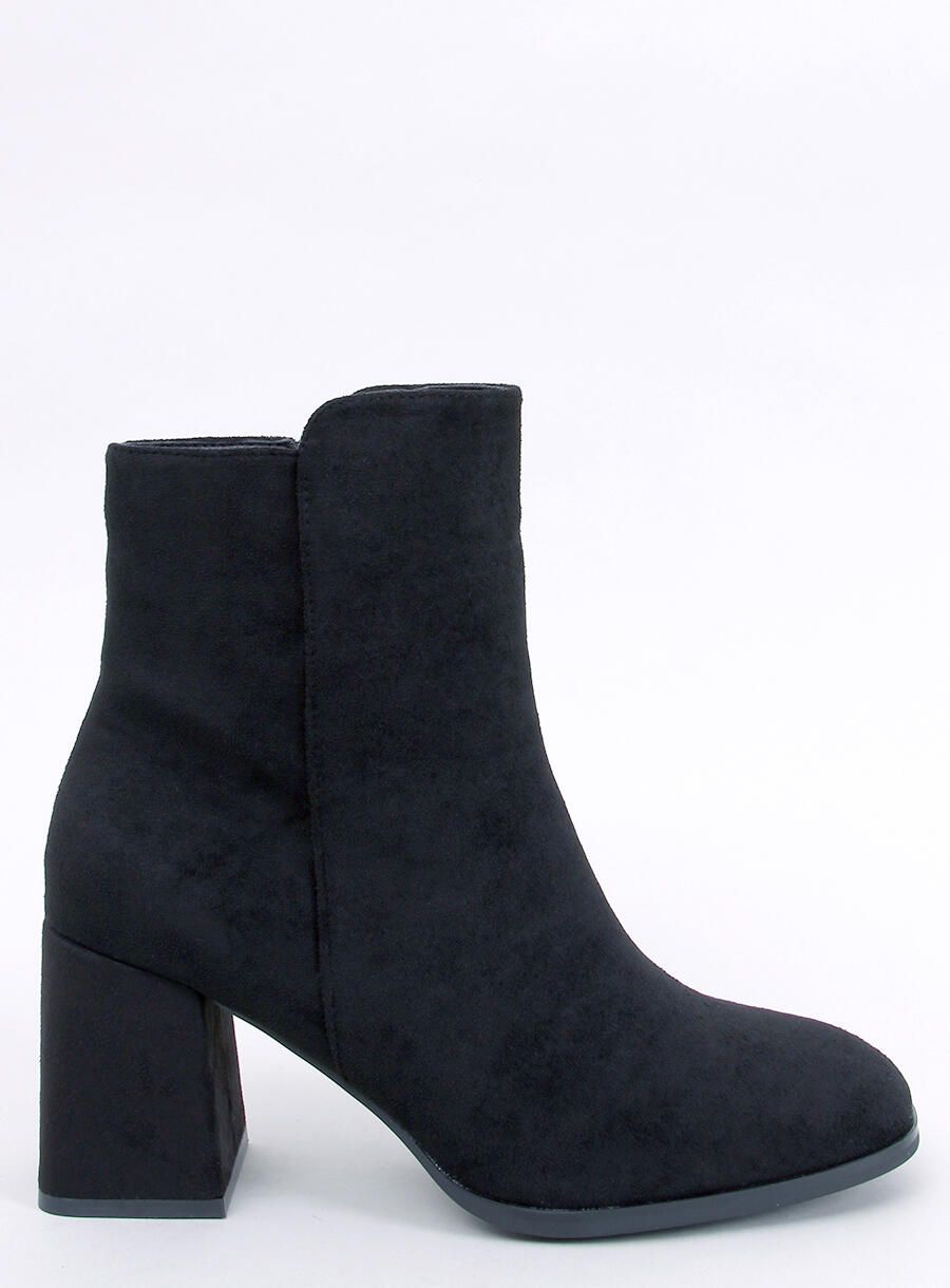 Černé semišové kozačky na podpatku