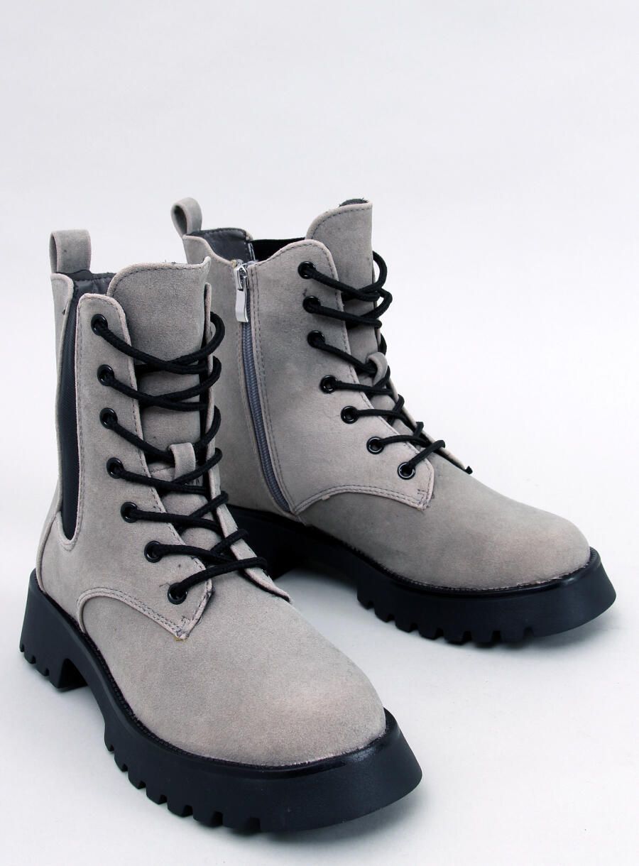 Šedé semišové šněrovací kozačky