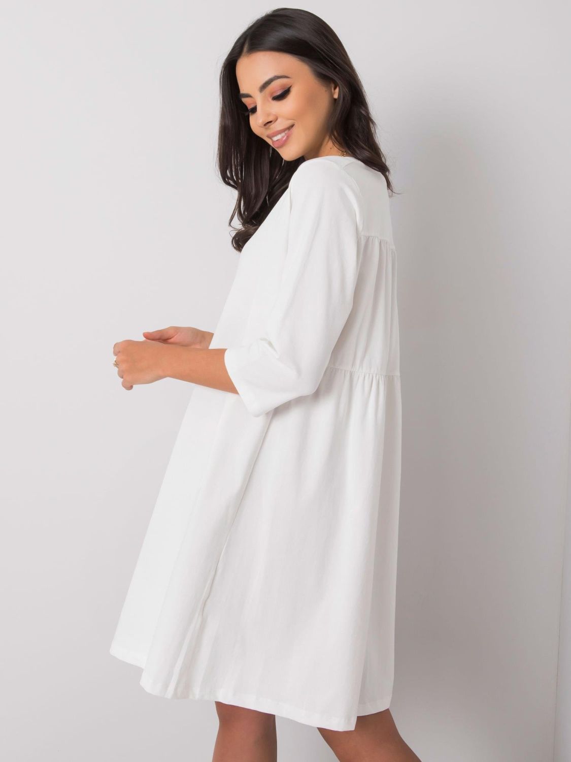 Bílé volné oversize šaty