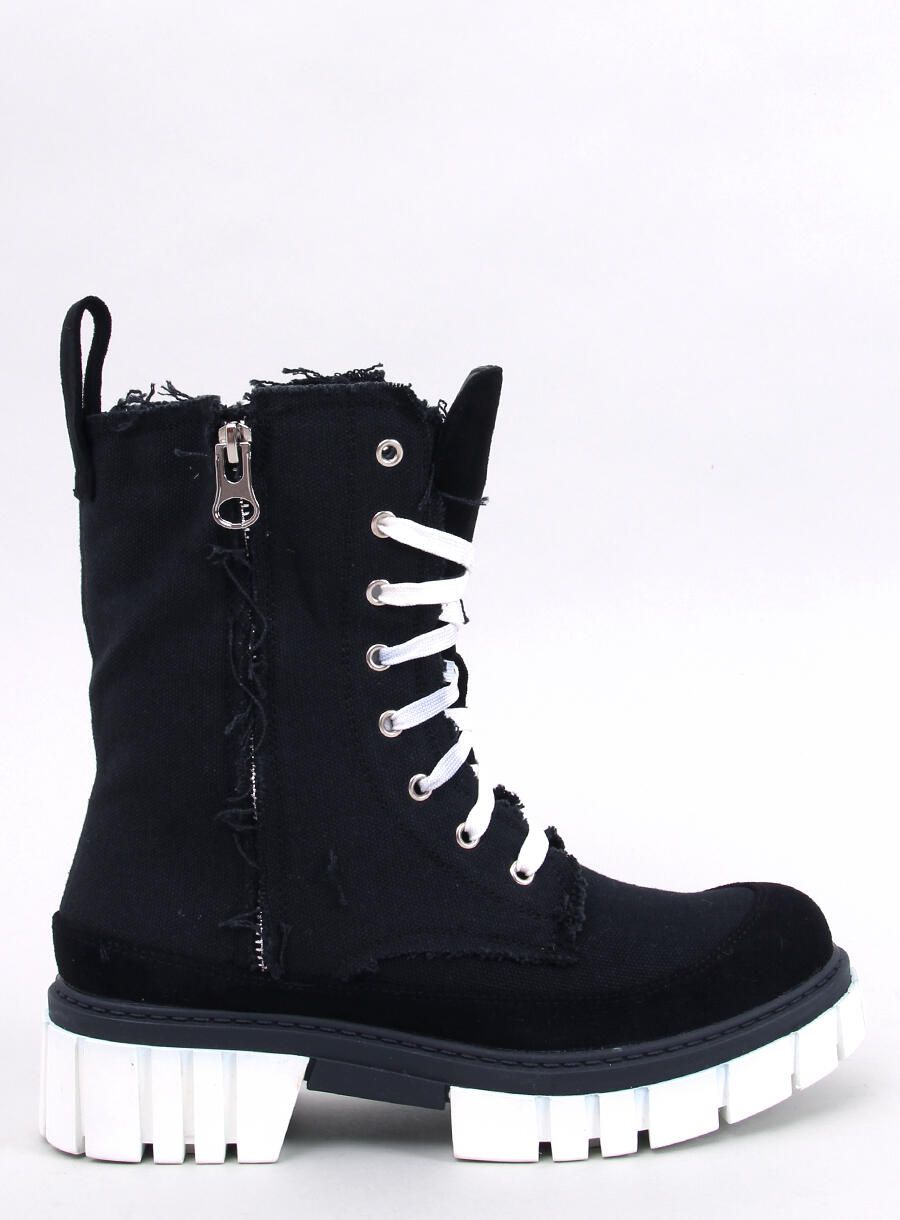 Černé látkové kozačky na hrubé podrážce