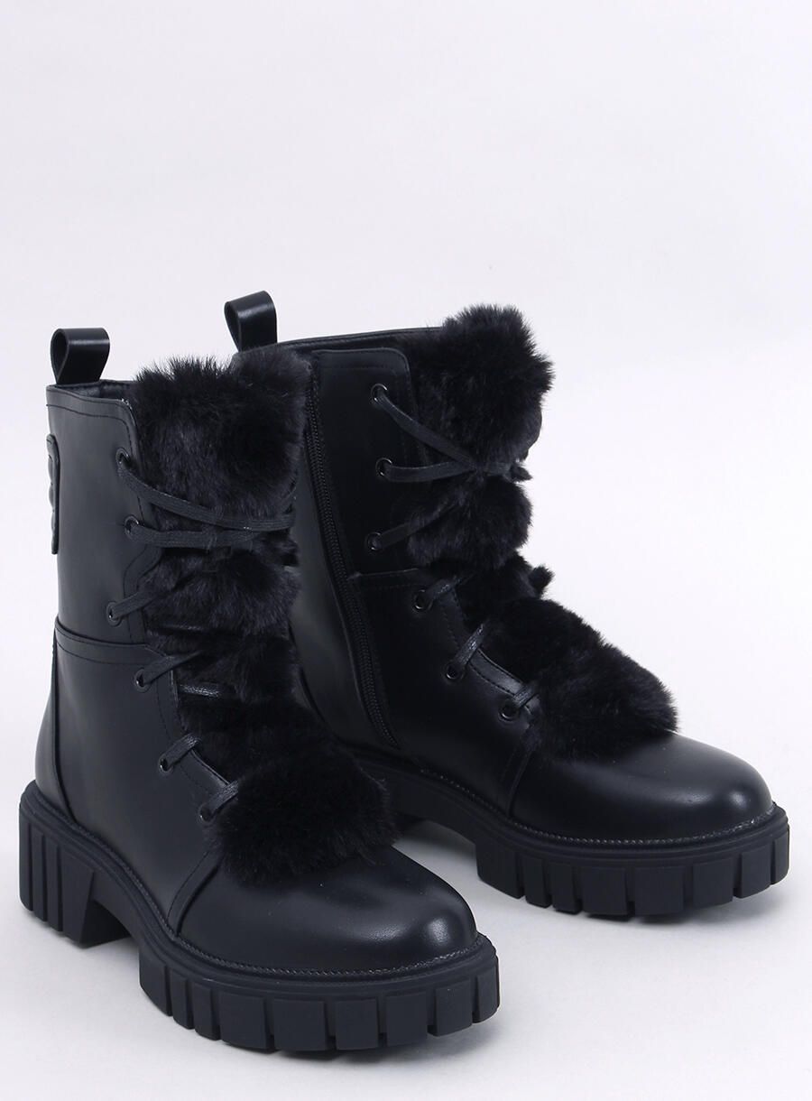 Černé šněrovací kozačky s kožešinou