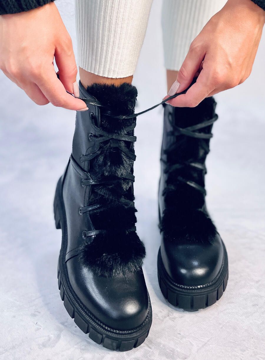 Černé šněrovací kozačky s kožešinou
